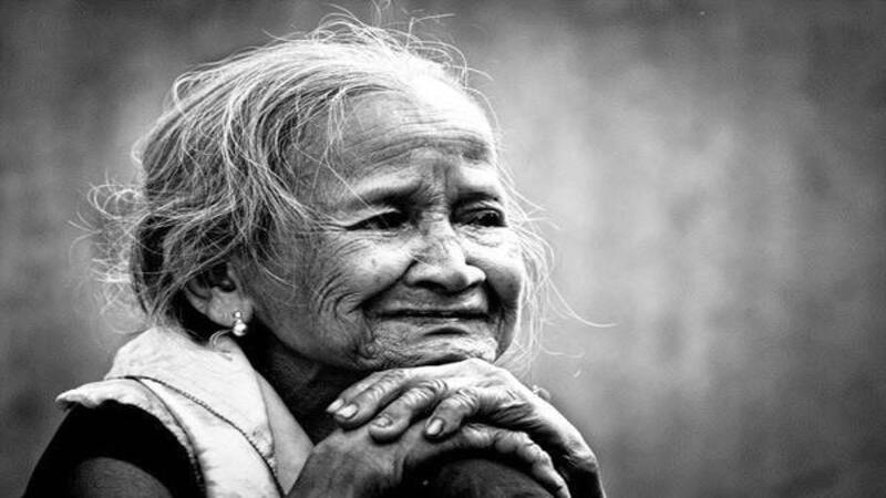 Mơ thấy bà già gõ cửa thì đầu tư đánh cả lô lẫn đề